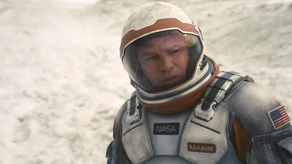 Still from Interstellar illustrating Mann Fakes the Telemetry